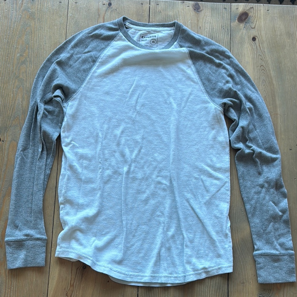 Men's express medium tall Gray and White Raglan Long Sleeve Shirt